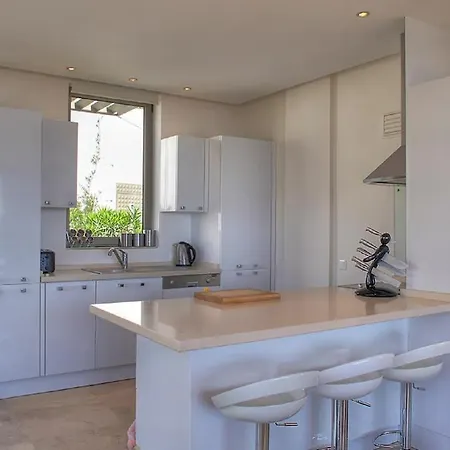 Geris Sleeps 6 With Pool And Air Con Villa