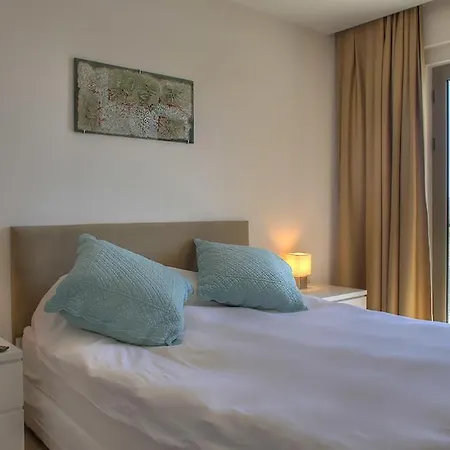 Geris Sleeps 6 With Pool And Air Con Villa