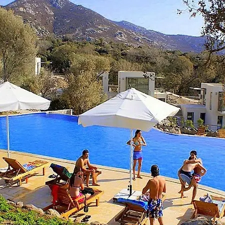 Geris Sleeps 6 With Pool And Air Con Villa *