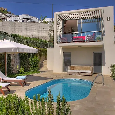 Geris Sleeps 6 With Pool And Air Con